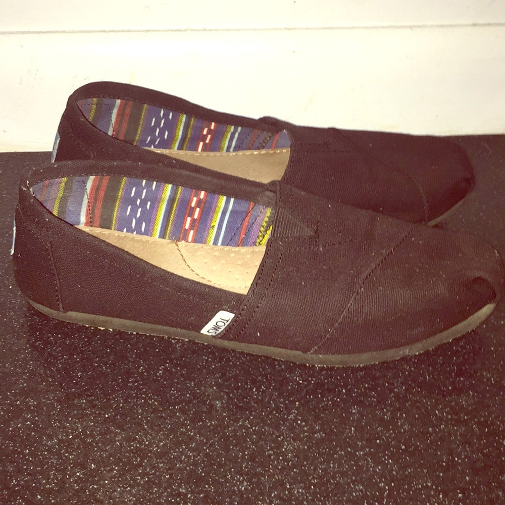All black Toms